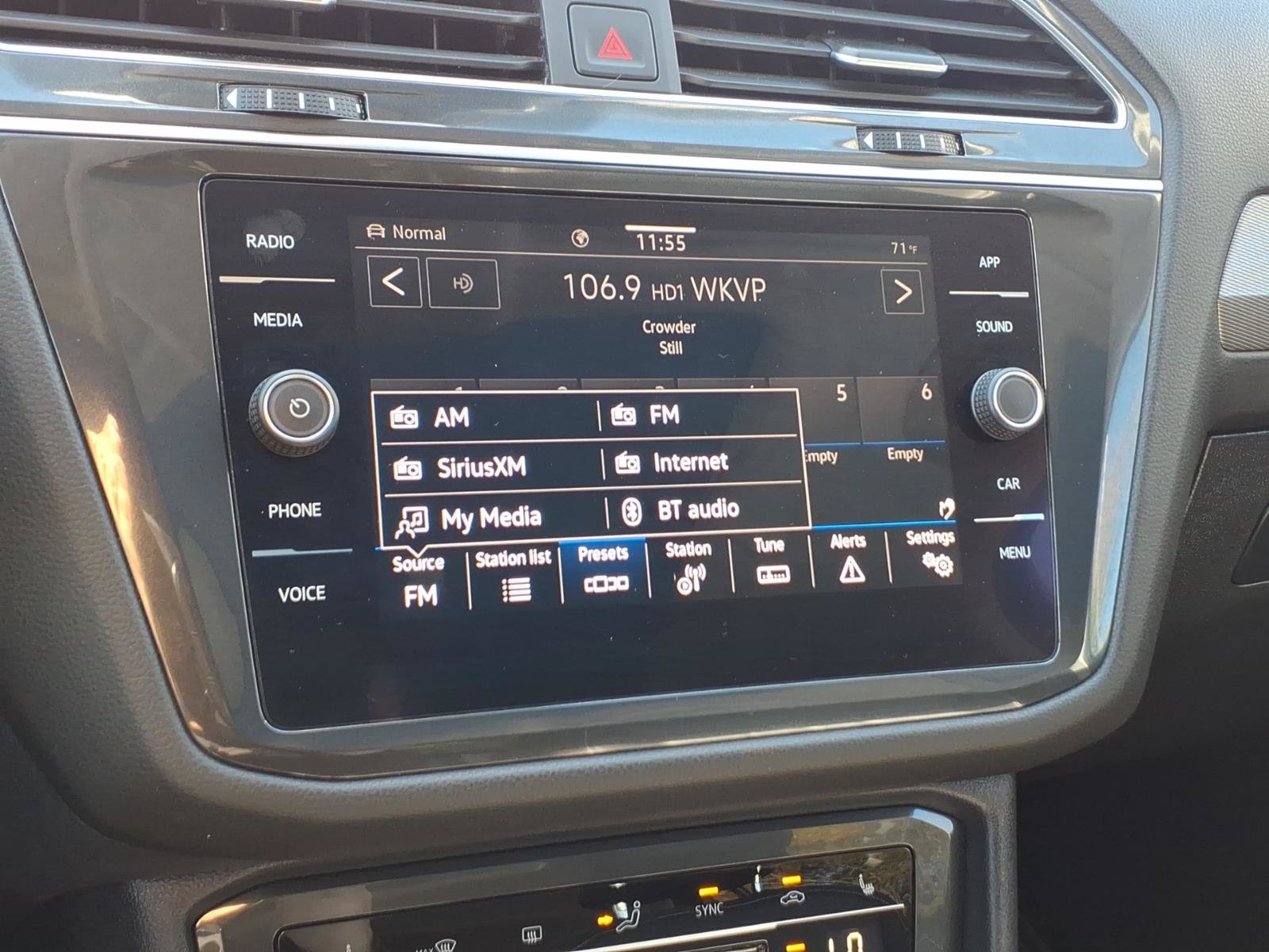 Used 2022 Volkswagen Tiguan SE AWD/4WD image 17