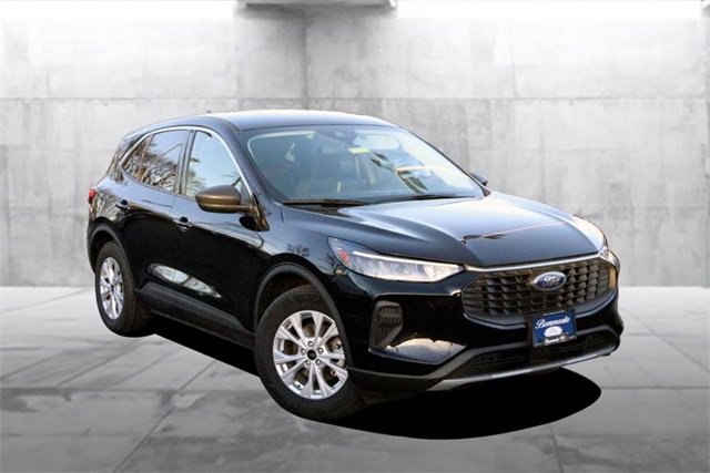 Certified 2024 Ford Escape Active w/ Cold Weather Package image 2
