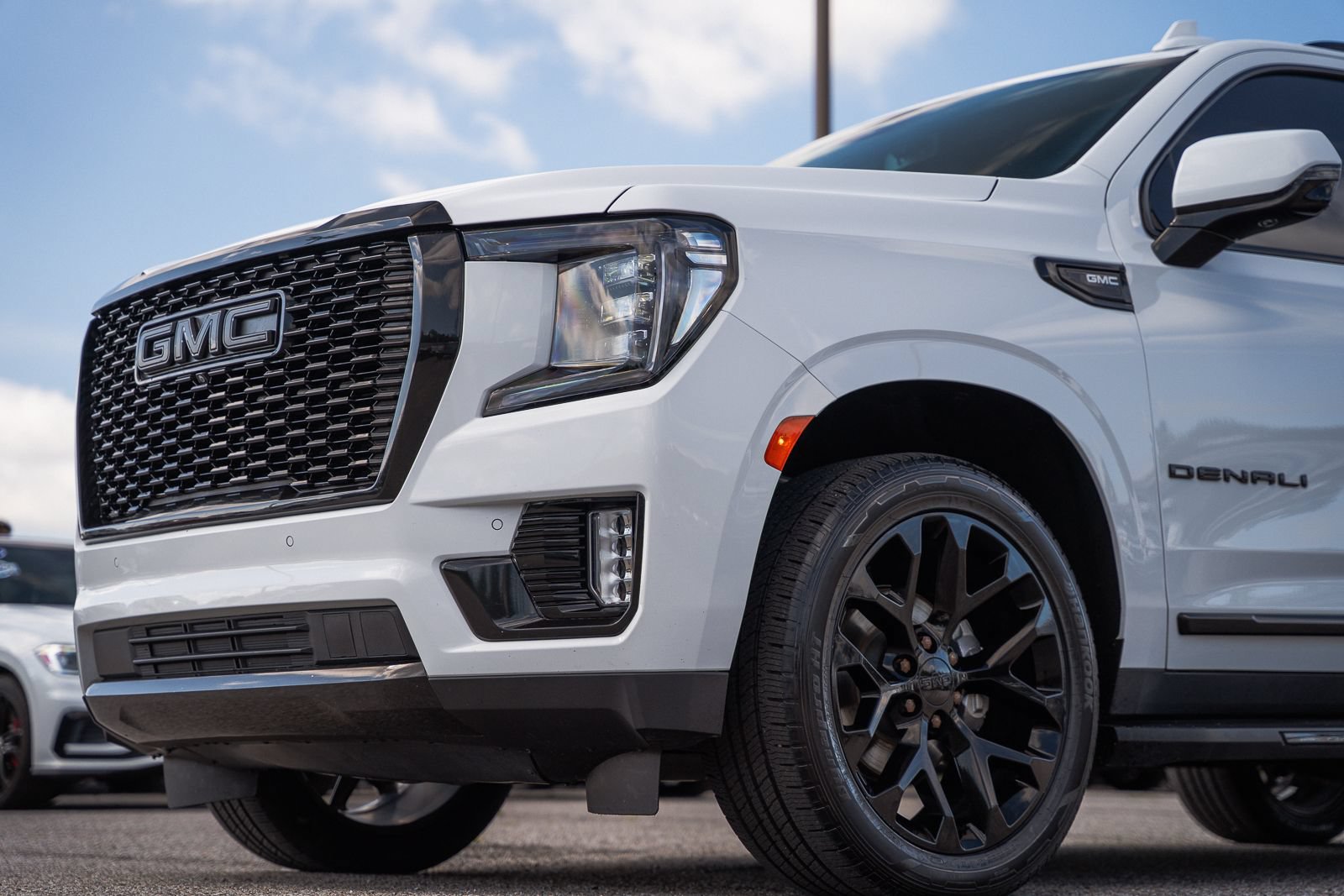 Used 2023 GMC Yukon XL Denali RWD image 8