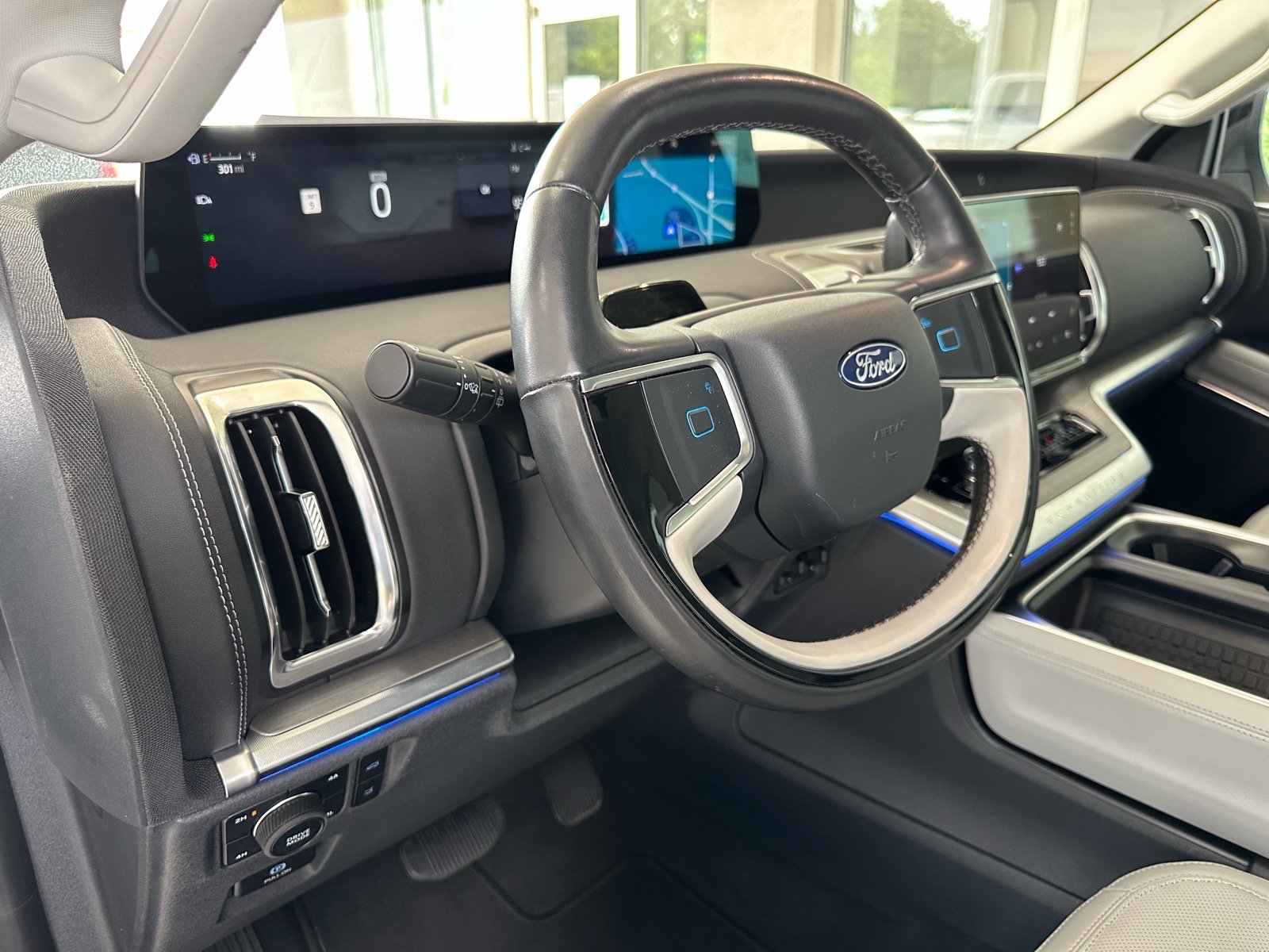 Certified 2025 Ford Expedition Platinum w/ Driver's Package AWD/4WD image 20