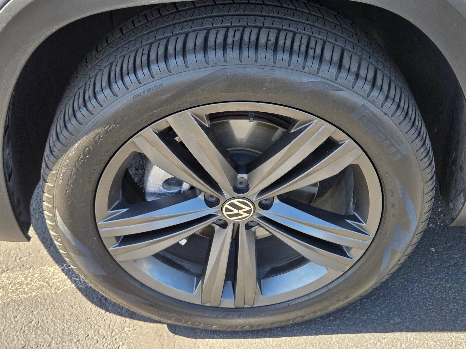 Used 2022 Volkswagen Atlas Cross Sport SEL R-Line AWD/4WD image 9