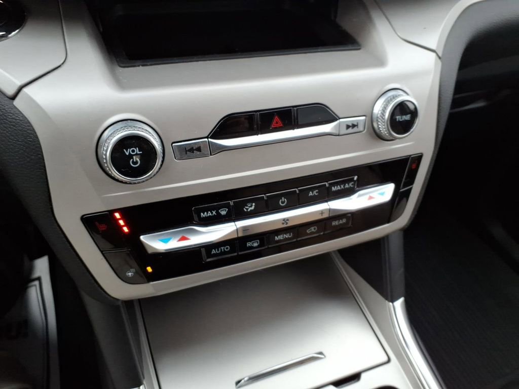 Certified 2023 Ford Explorer XLT w/ Equipment Group 202A image 23