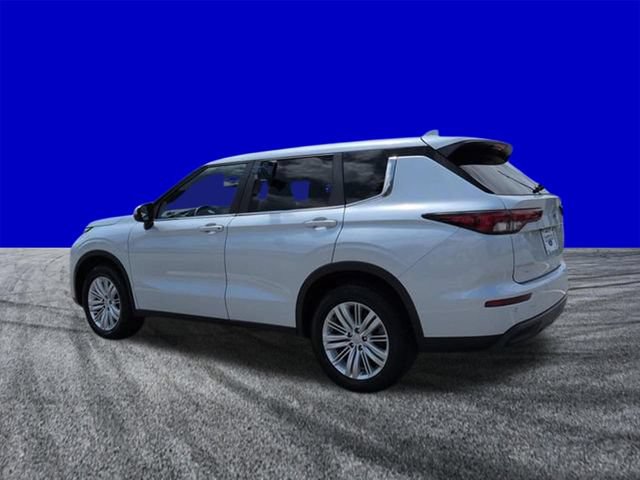 Used 2023 Mitsubishi Outlander ES FWD image 5