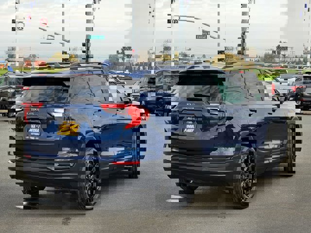 Used 2022 GMC Terrain SLE w/ Driver Convenience Package image 4