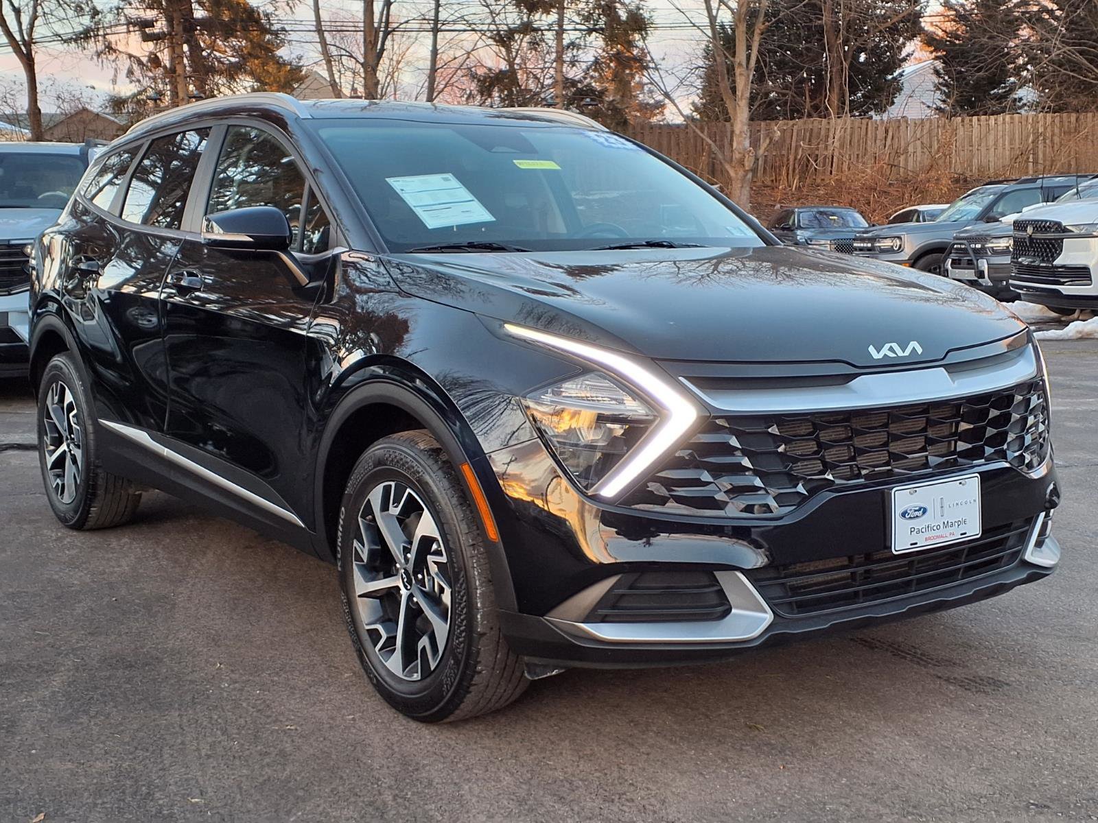 Used 2023 Kia Sportage EX image 7