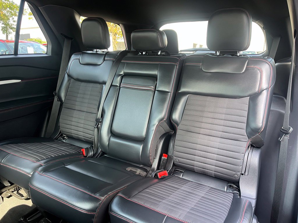 Certified 2025 Ford Explorer ST-Line w/ ST-Line Street Pack AWD/4WD image 14
