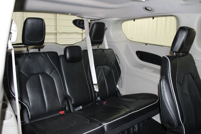 Used 2023 Chrysler Pacifica Limited FWD image 30