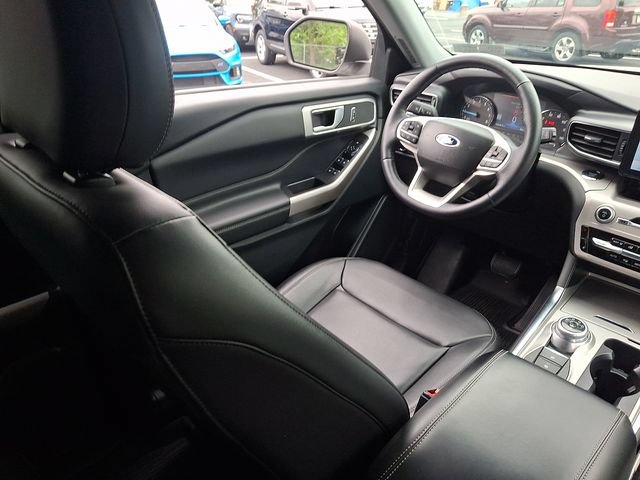 Certified 2023 Ford Explorer XLT w/ Equipment Group 202A AWD/4WD image 17