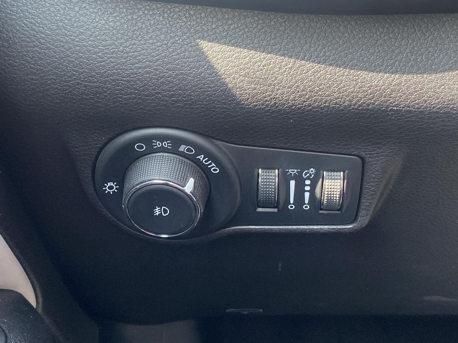 Used 2023 Jeep Compass Limited w/ Sun and Sound Group AWD/4WD image 16