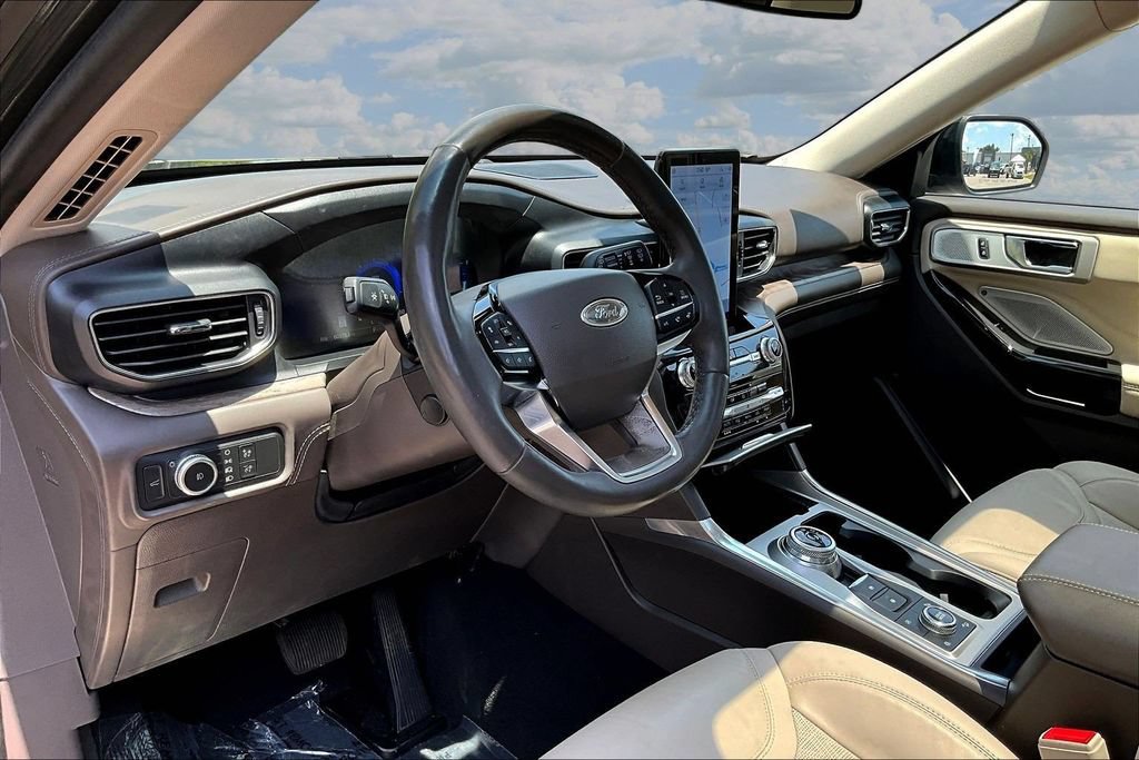 Certified 2022 Ford Explorer Platinum w/ Equipment Group 601A AWD/4WD image 19