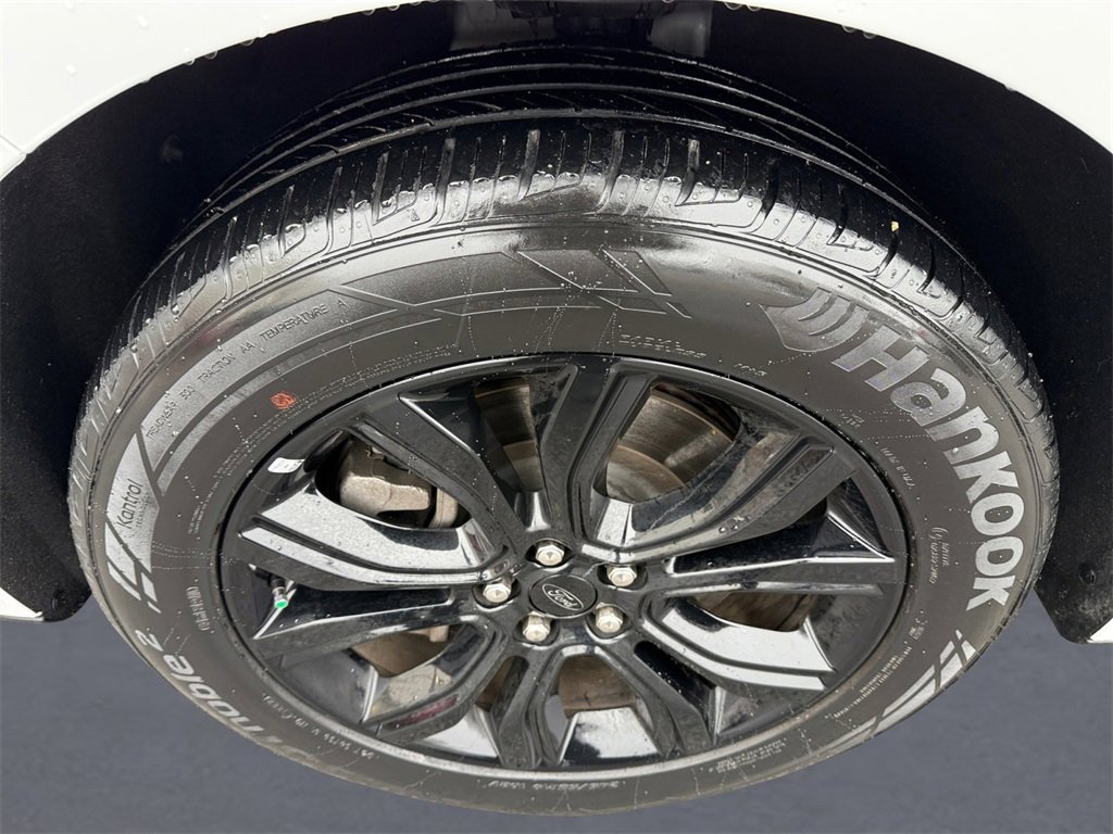 Certified 2022 Ford Edge SE w/ Black Appearance Package image 9