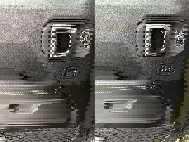 Used 2024 Jeep Wrangler Unlimited Sahara image 5