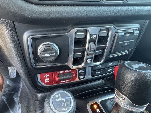 Used 2024 Jeep Wrangler Rubicon image 25