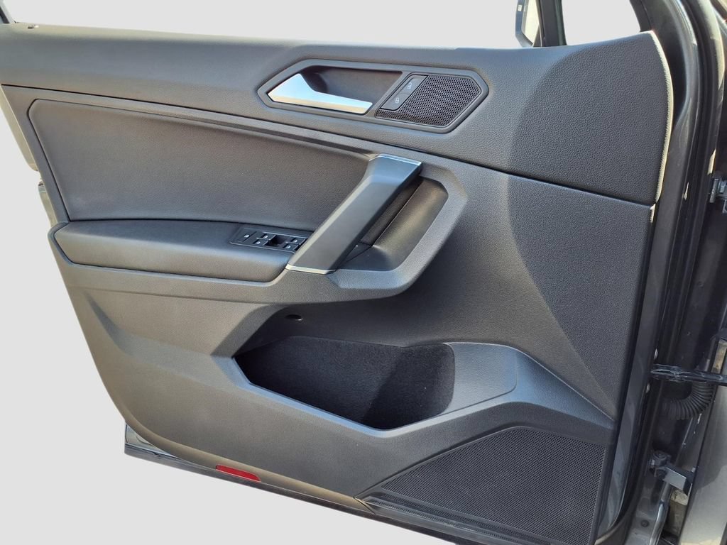 Used 2020 Volkswagen Tiguan SE R-Line FWD image 23