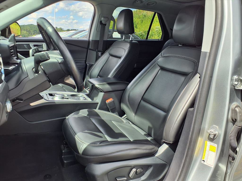 Certified 2022 Ford Explorer XLT w/ Equipment Group 202A image 8