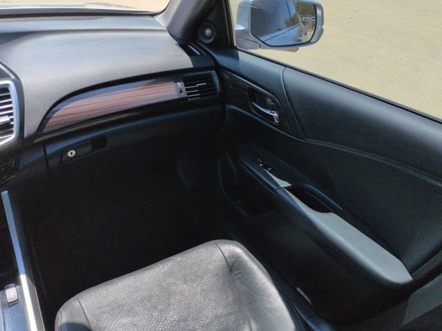Used 2017 Honda Accord Touring image 19