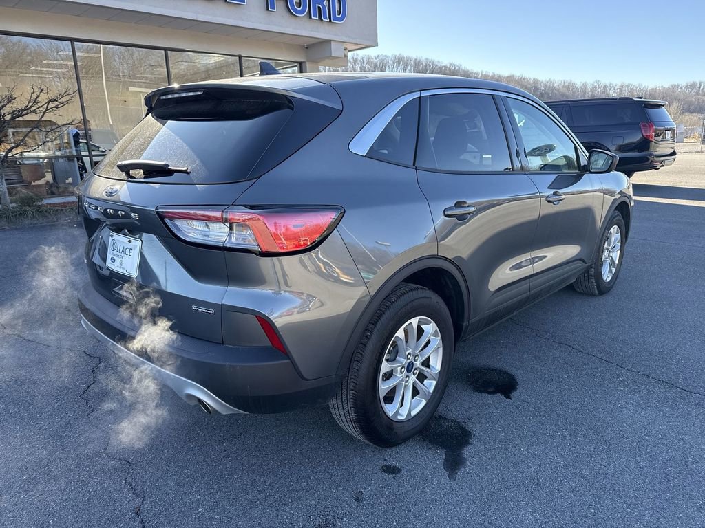 Certified 2022 Ford Escape SE image 4