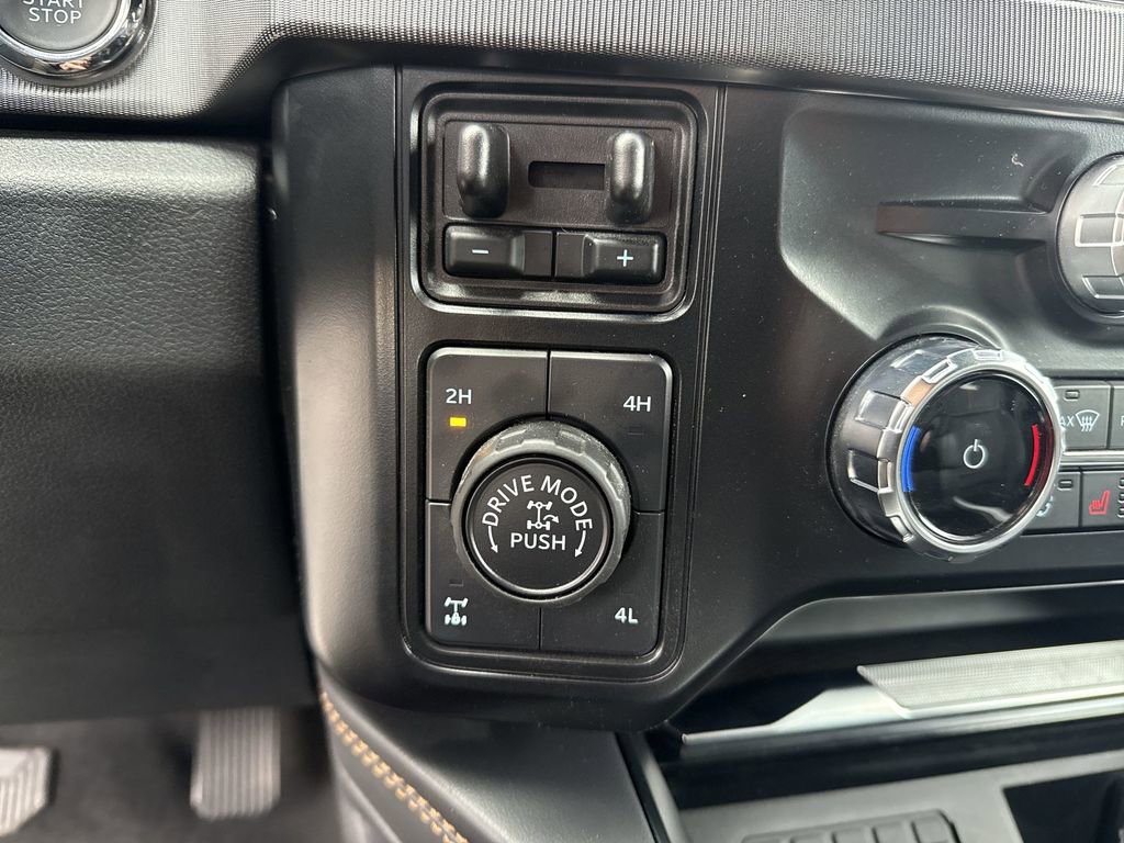 Certified 2024 Ford F350 Platinum w/ Tremor Off-Road Package AWD/4WD image 32