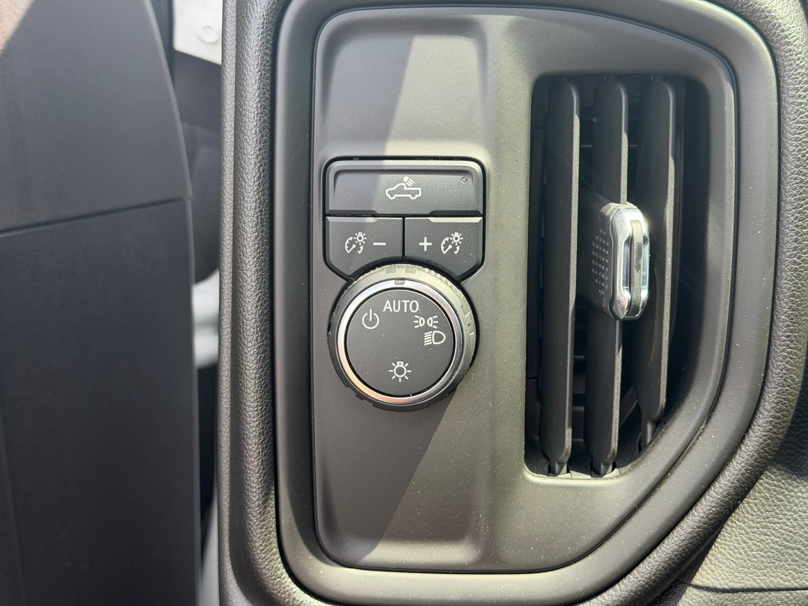 Used 2022 Chevrolet Silverado 2500 Custom w/ Custom Convenience Package RWD image 28