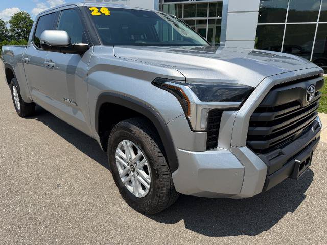 Used 2024 Toyota Tundra SR5 w/ SR5 Premium Package AWD/4WD image 4