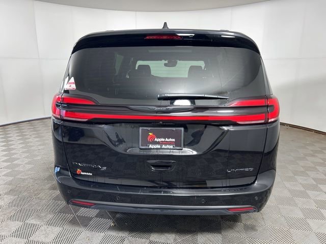 Used 2025 Chrysler Pacifica Limited FWD image 5