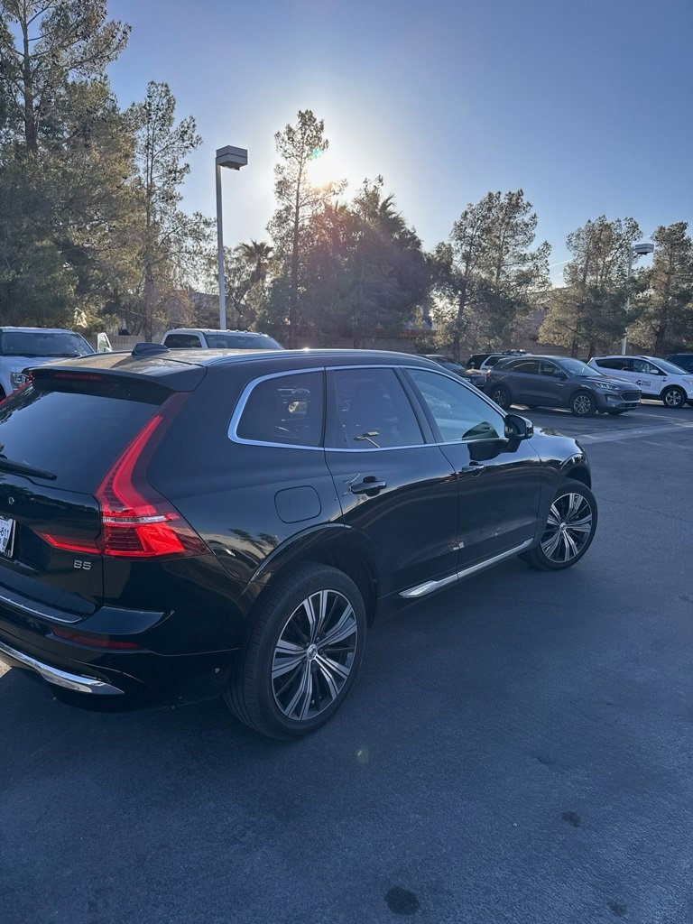 Used 2022 Volvo XC60 B5 Inscription w/ Climate Package image 2