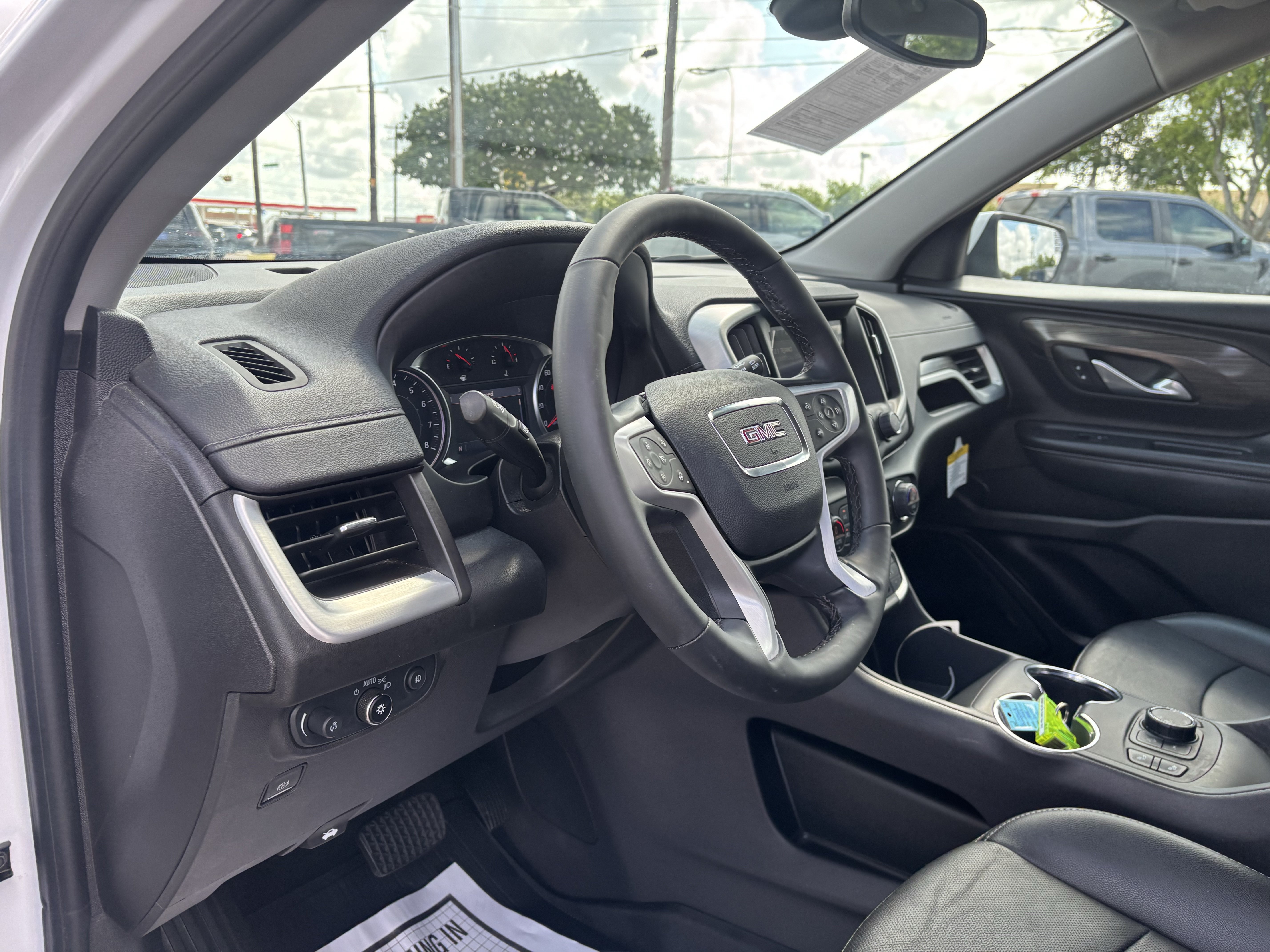 Used 2024 GMC Terrain SLT AWD/4WD image 12