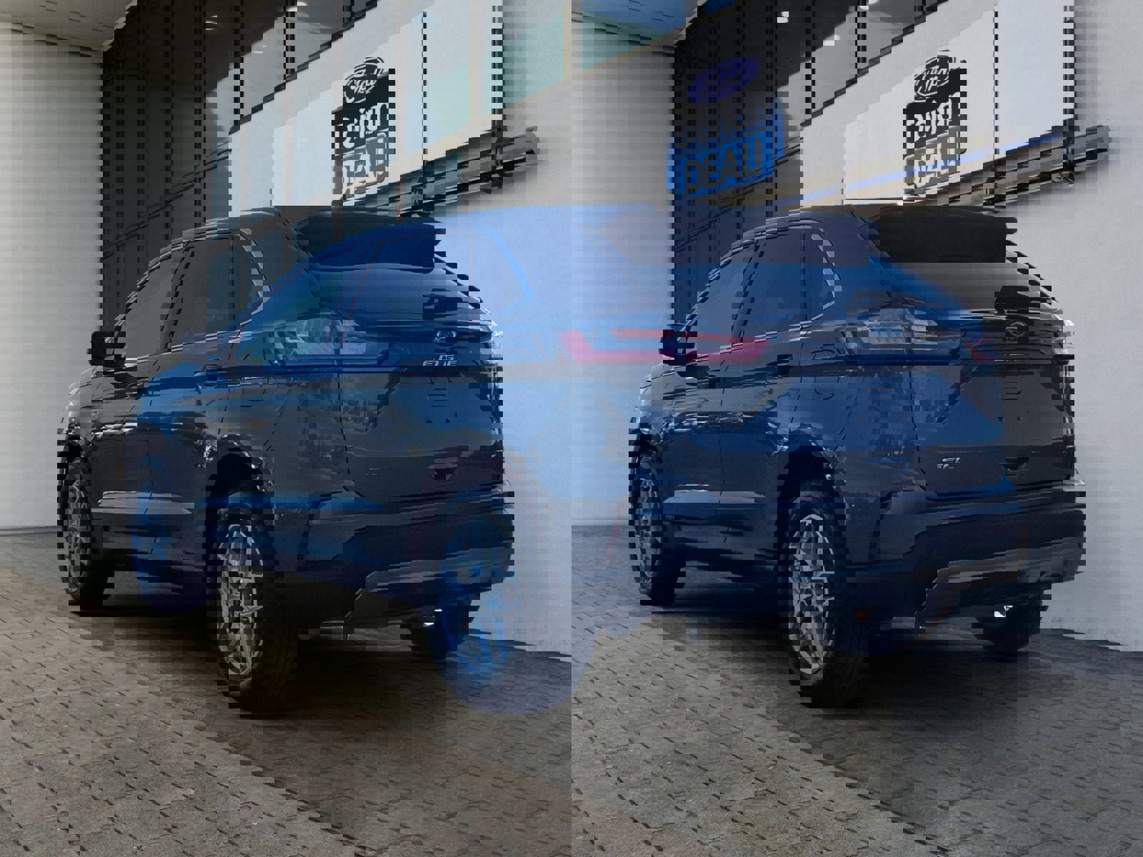 Certified 2022 Ford Edge SEL w/ Convenience Package image 3