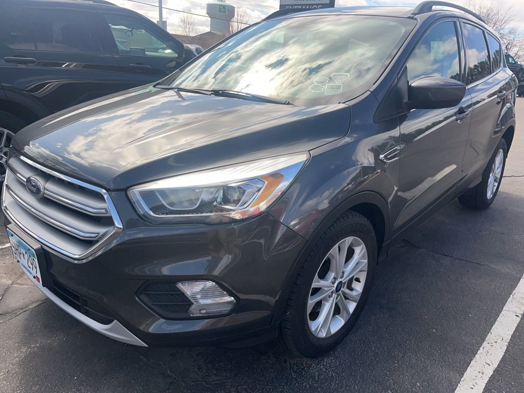 Certified 2017 Ford Escape SE w/ Equipment Group 201A image 1