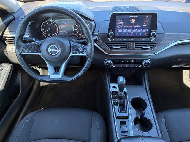 Used 2025 Nissan Altima 2.5 SV AWD/4WD image 17