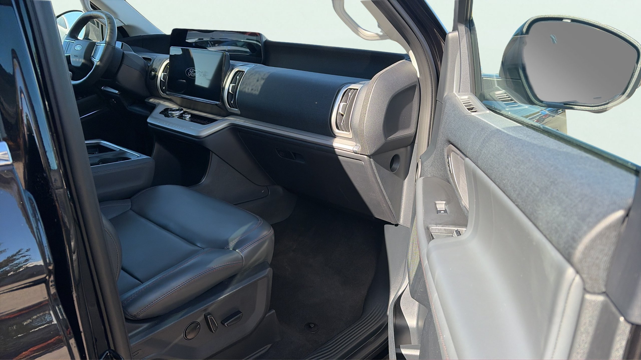 Certified 2025 Ford Expedition Active AWD/4WD image 17