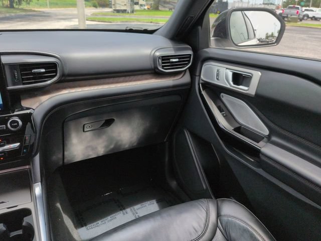 Certified 2022 Ford Explorer Platinum w/ Equipment Group 601A AWD/4WD image 19