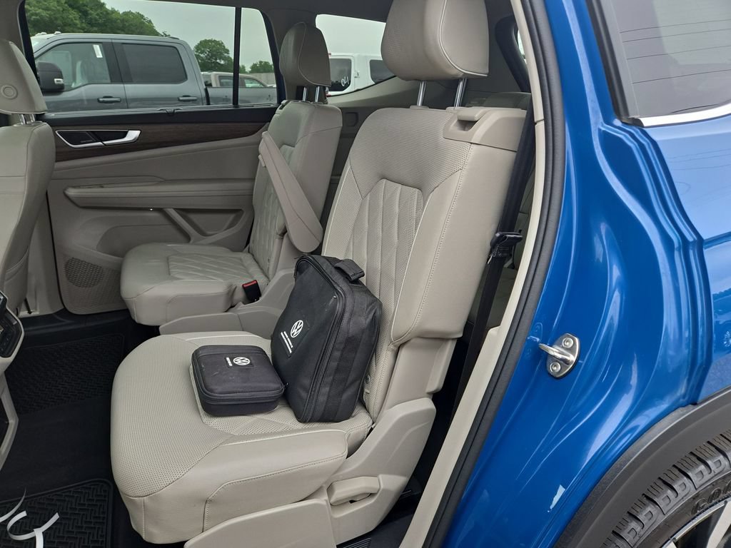 Used 2025 Volkswagen Atlas SEL Premium R-Line AWD/4WD image 4