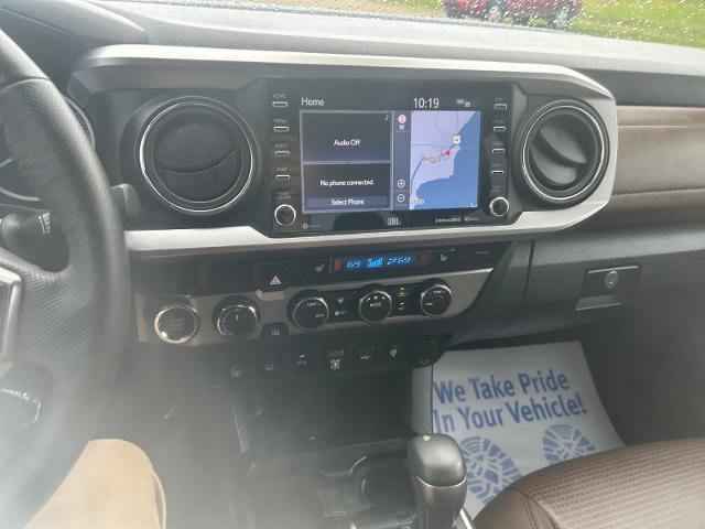 Used 2022 Toyota Tacoma Limited AWD/4WD image 10