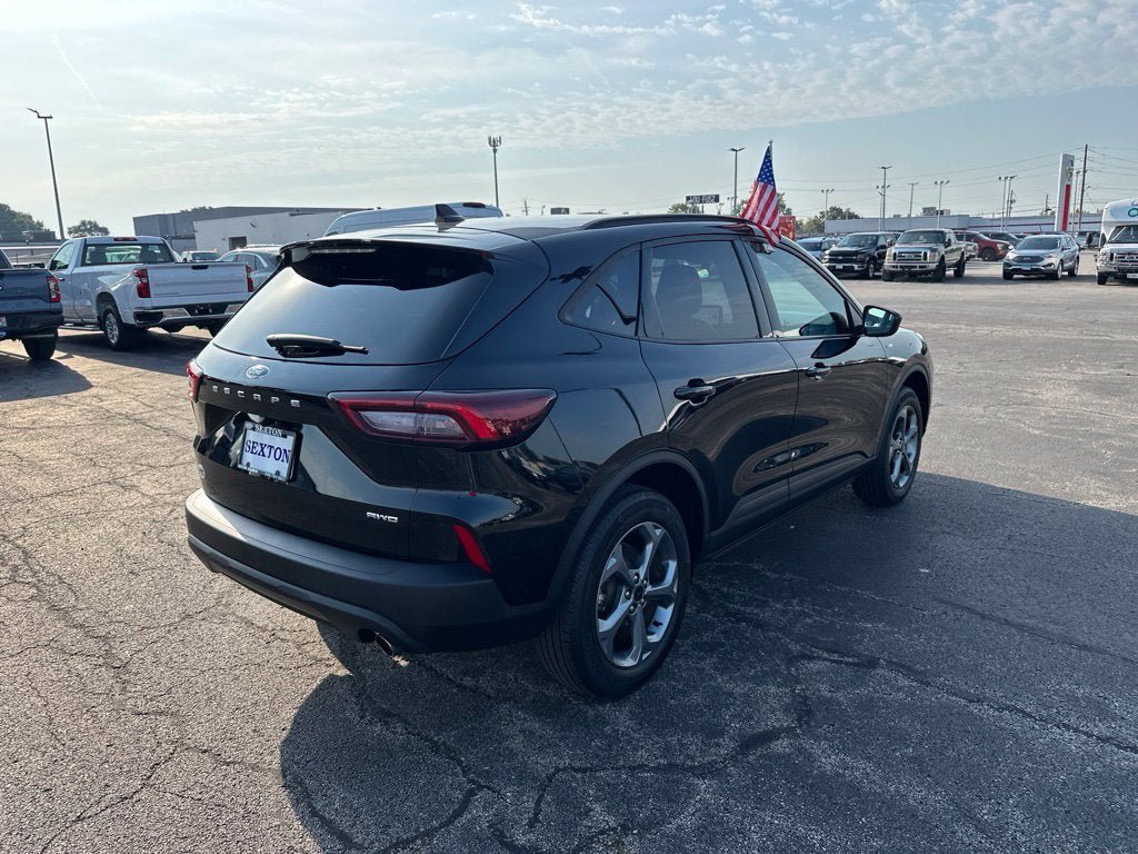 Certified 2025 Ford Escape ST-Line AWD/4WD image 5