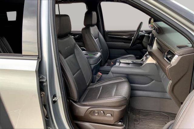 Used 2024 GMC Yukon XL Denali AWD/4WD image 9