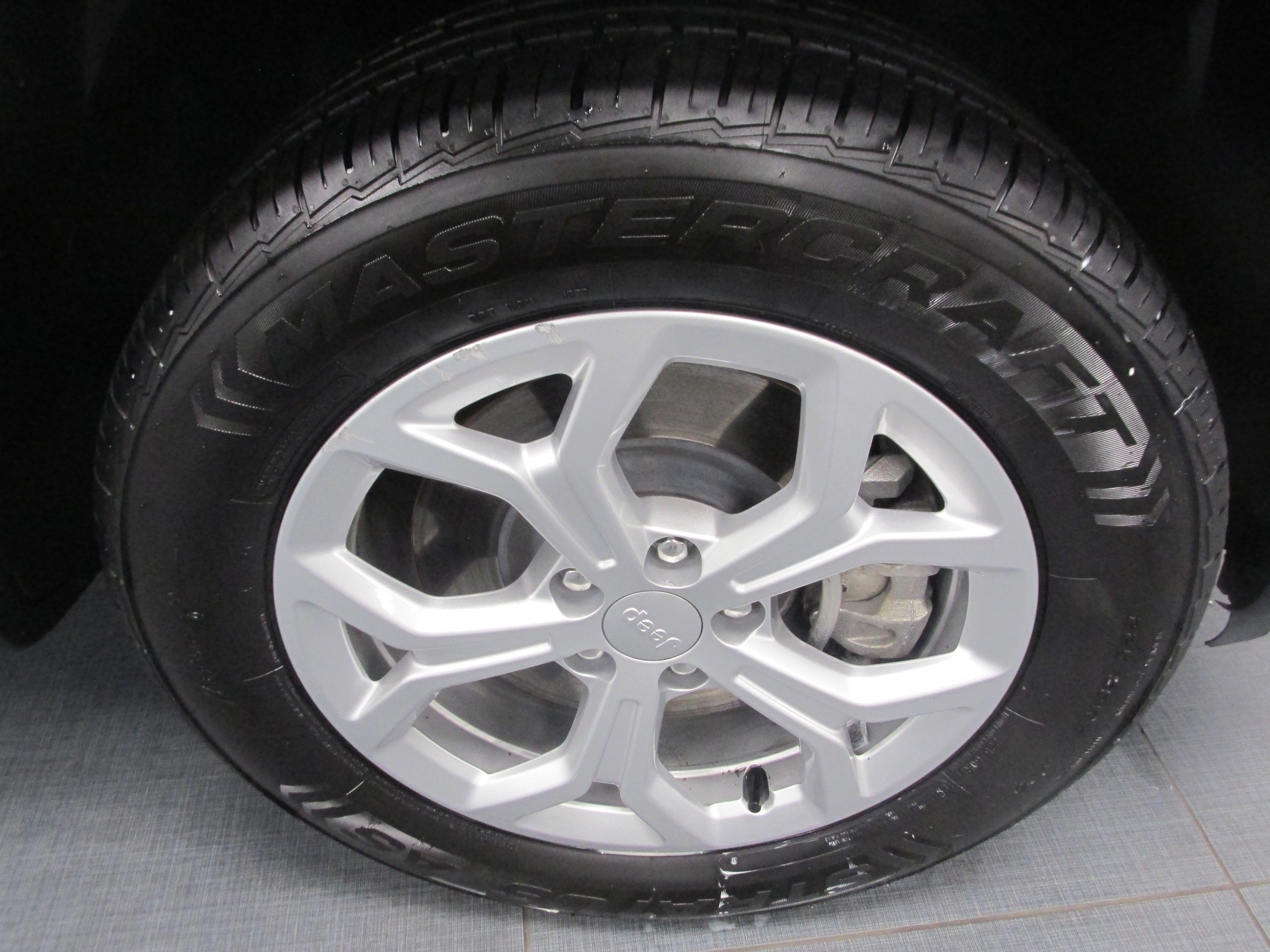 Used 2024 Jeep Compass Latitude image 15