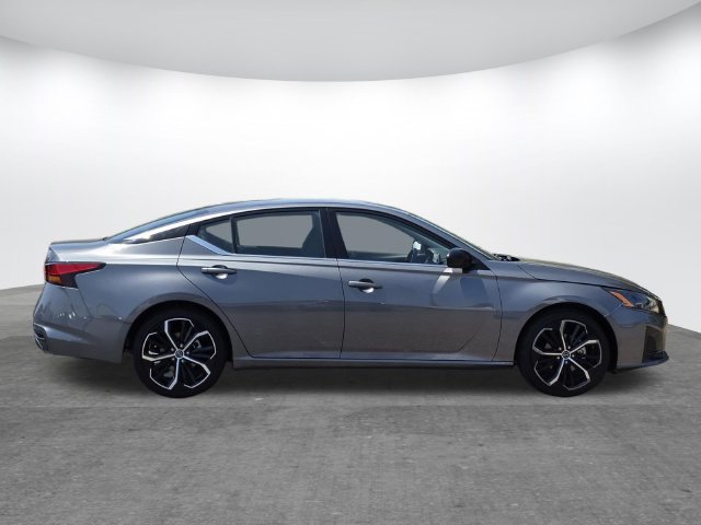 Used 2024 Nissan Altima 2.5 SR FWD image 3