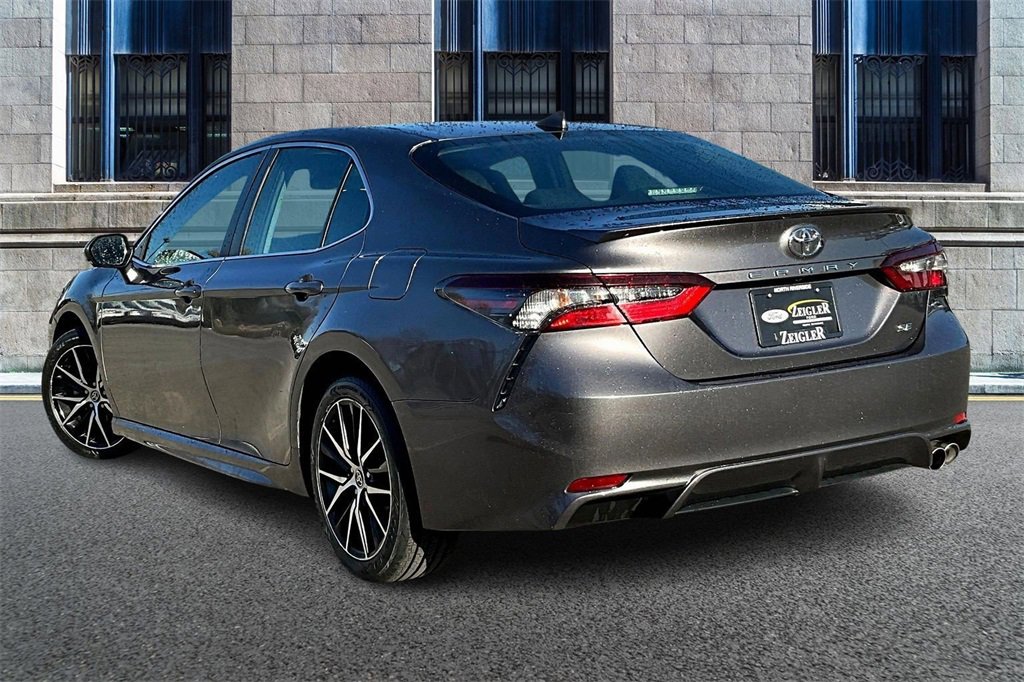 Used 2023 Toyota Camry SE image 10