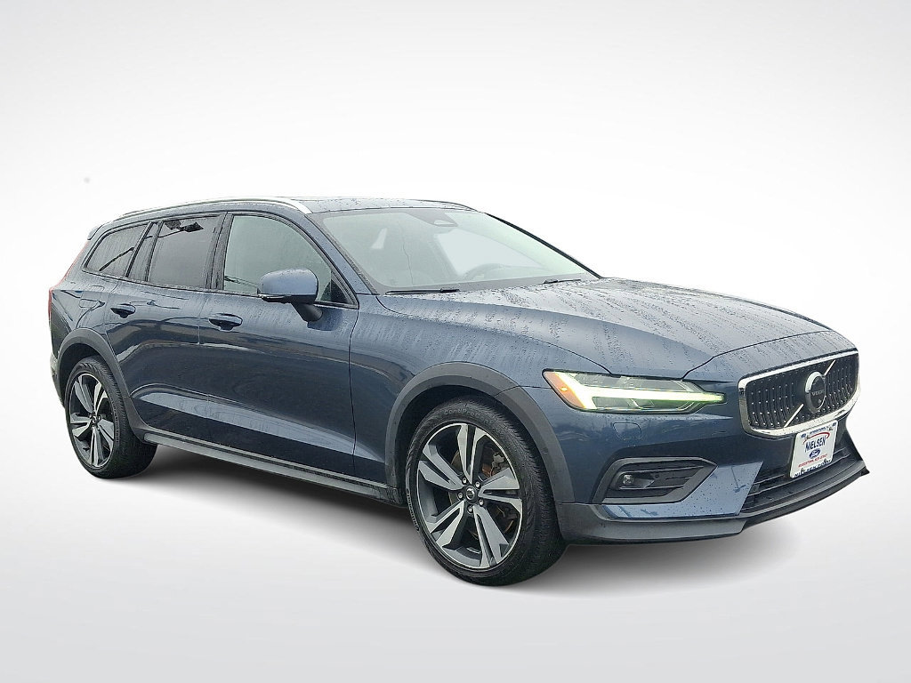 Used 2023 Volvo V60 B5 Cross Country Plus image 10
