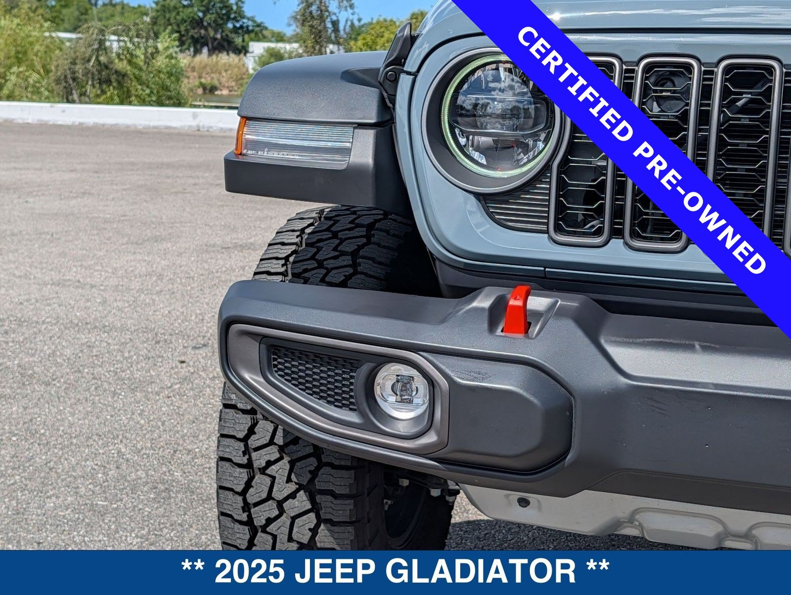 Used 2025 Jeep Gladiator Mojave w/ Safety Group AWD/4WD image 9