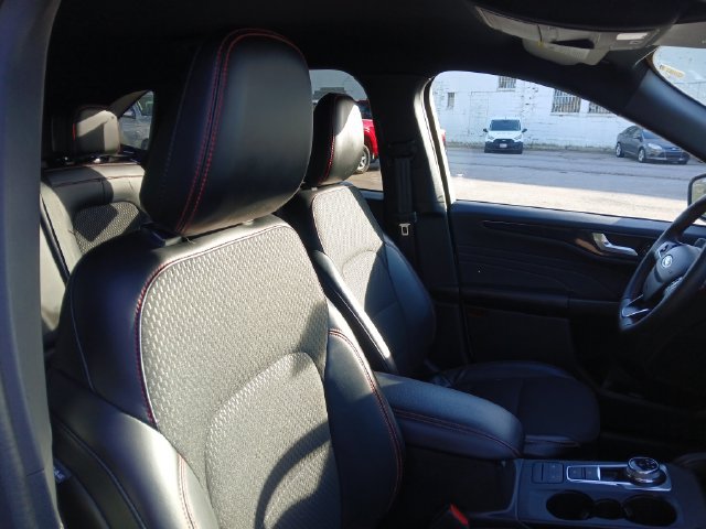 Certified 2025 Ford Escape ST-Line Select AWD/4WD image 50