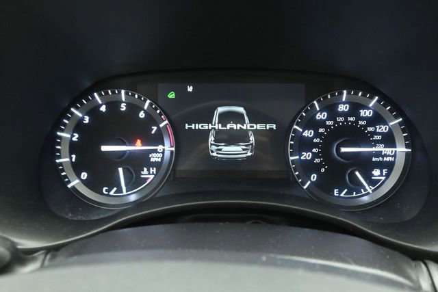 Used 2021 Toyota Highlander XLE AWD/4WD image 13