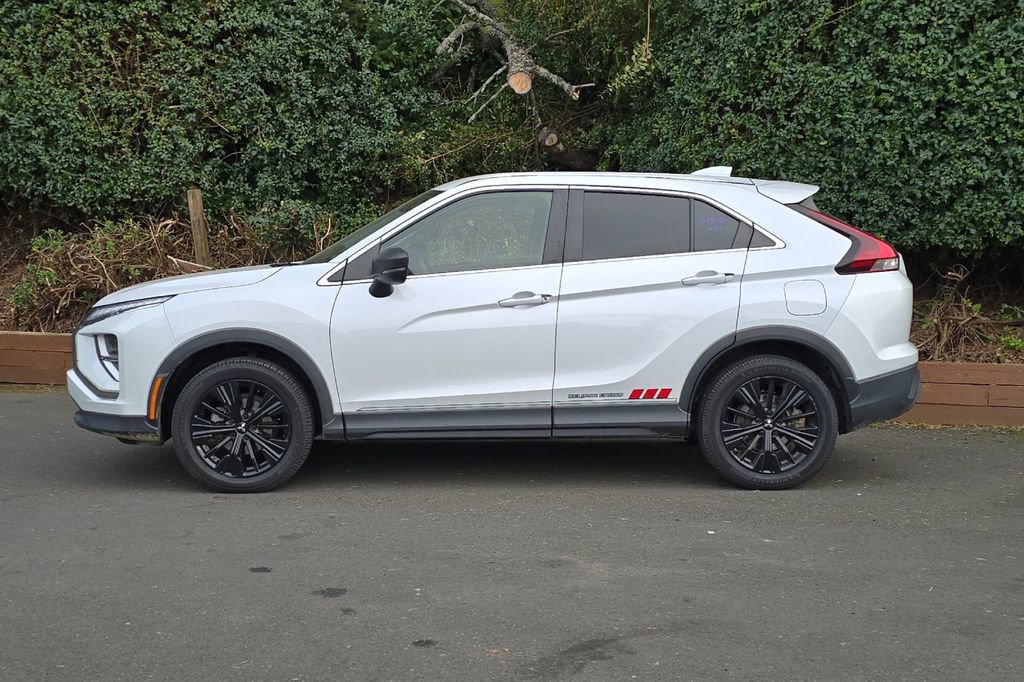 Used 2022 Mitsubishi Eclipse Cross LE image 7