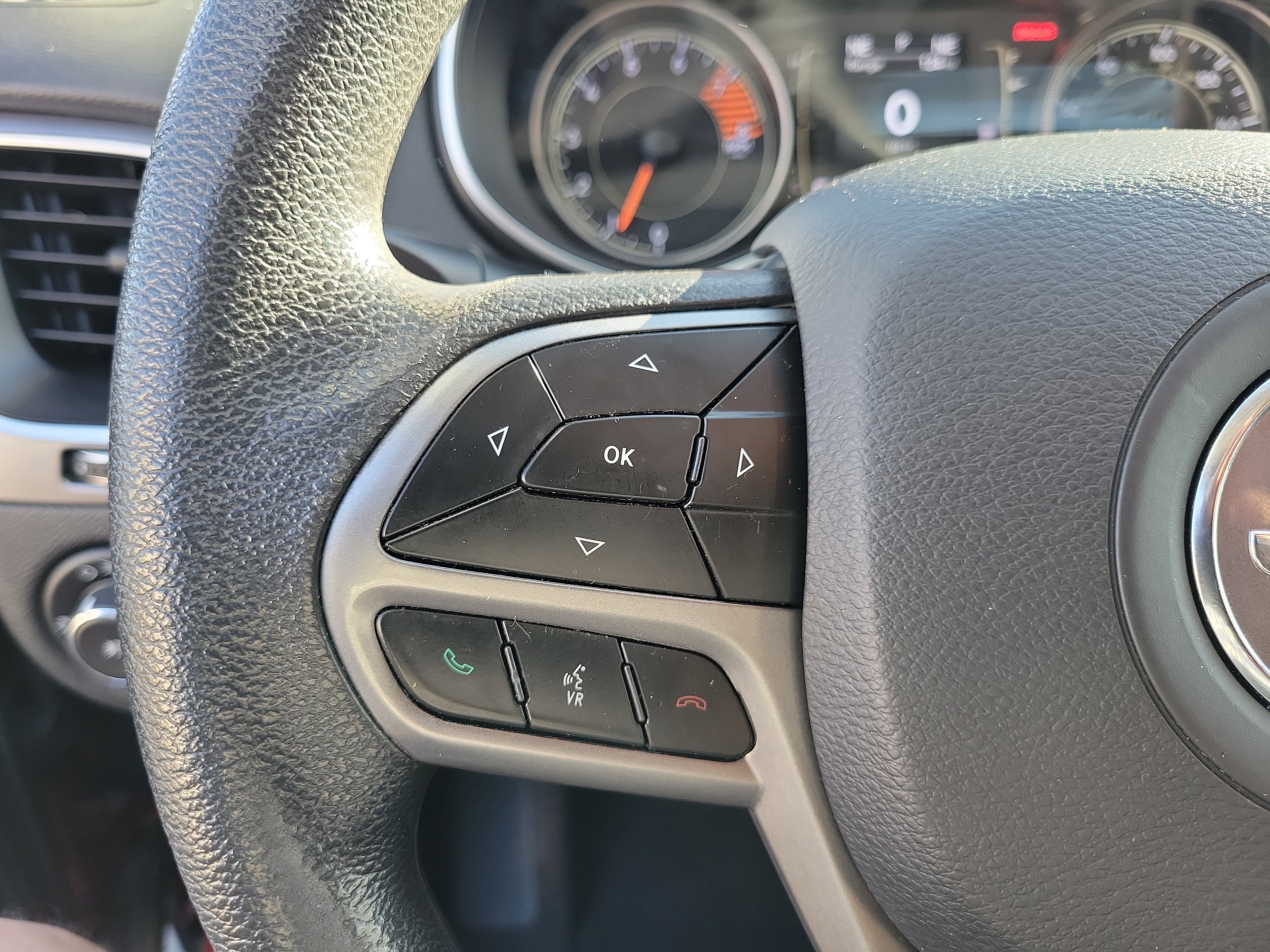 Used 2019 Jeep Cherokee Latitude w/ Popular Appearance Group image 6