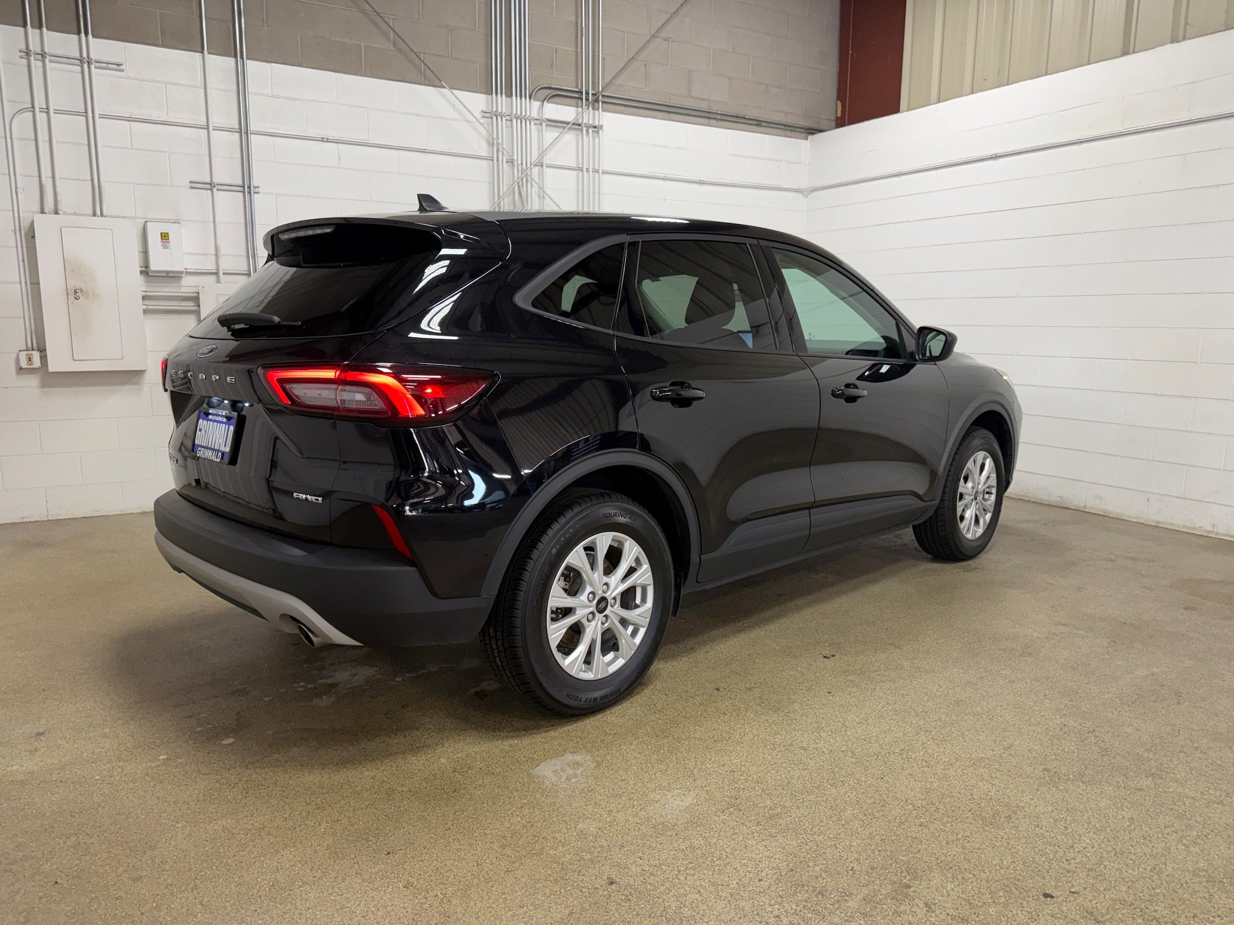 Certified 2025 Ford Escape Active AWD/4WD image 9