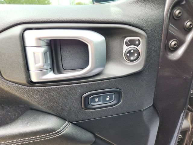 Used 2020 Jeep Wrangler Unlimited Sahara AWD/4WD image 9