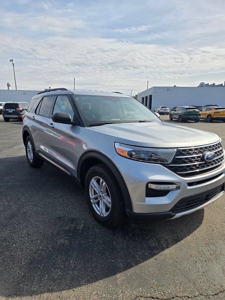 Certified 2023 Ford Explorer XLT w/ Equipment Group 202A AWD/4WD image 7