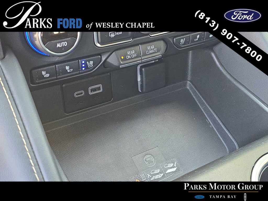 Used 2024 Chevrolet Suburban Premier image 26