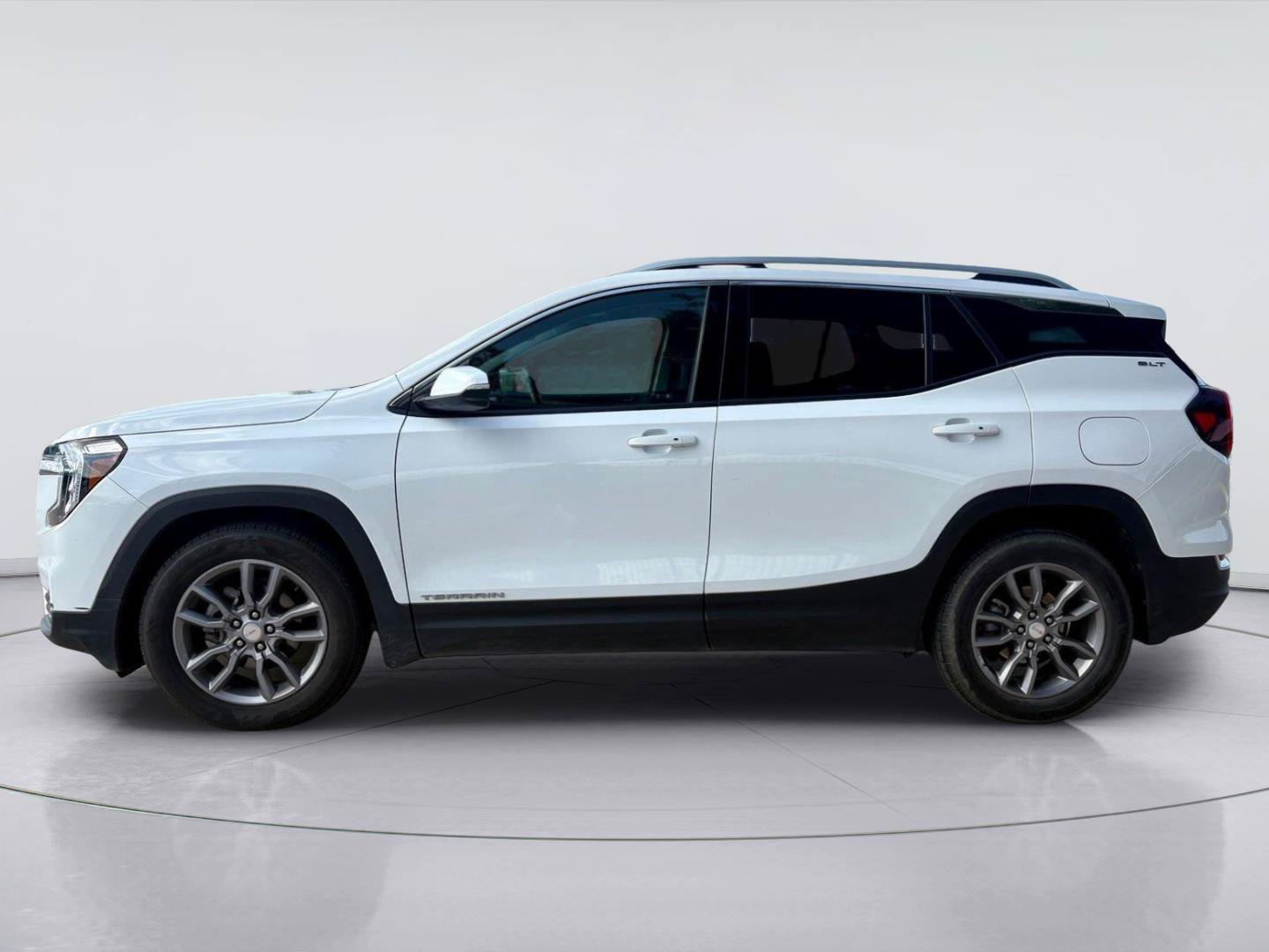 Used 2024 GMC Terrain SLT FWD image 8